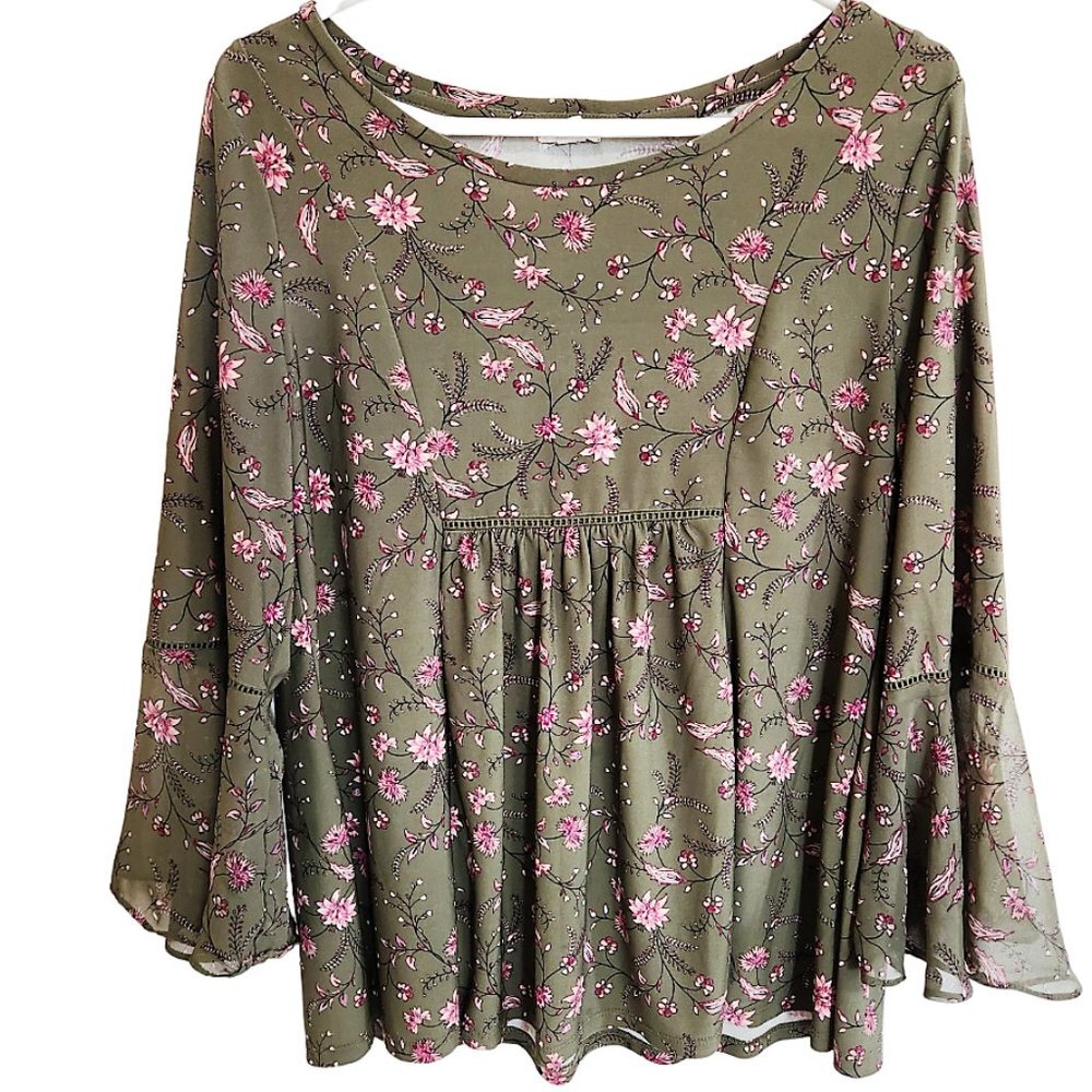 Westport Green w/pink floral, 3/4 Bell Sleeved Top w/gathers for fit Size M